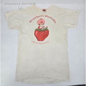 Vintage Y2K 2003 Strawberry Shortcake graphic T-shirt by Wish MFG